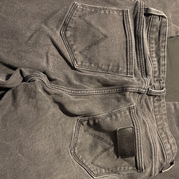 Wrangler Women's Charcoal Straight Leg Jeans - Picture 2 of 3